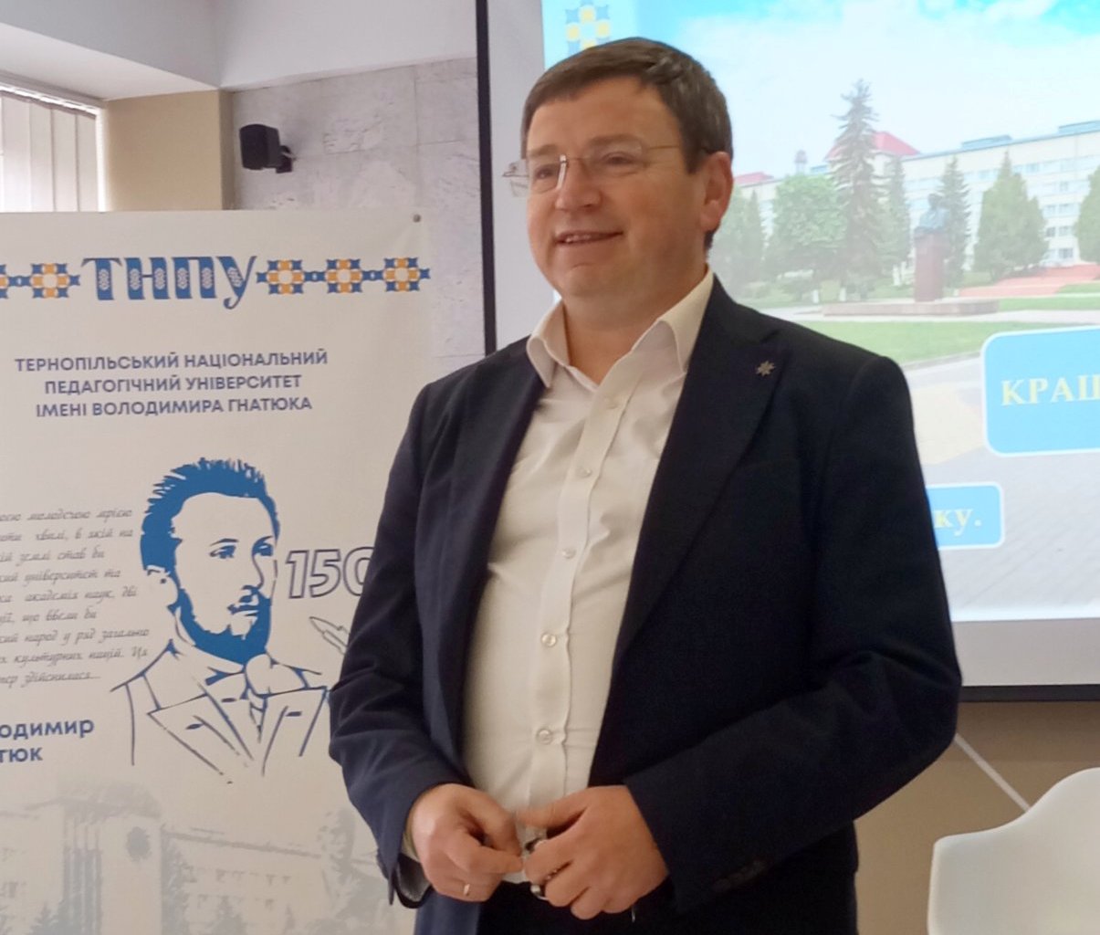 Ректор ТНПУ Б. Б. Буяк привіта в гостей і  розповів про особливості навчання на кожному з факультетів університету
